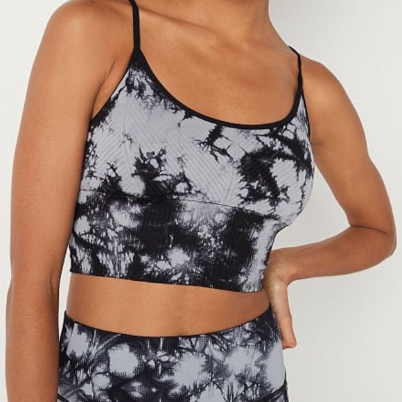 Victoria’s Secret PINK Seamless Lightly Lined Sports Crop - Picture 2 of 8